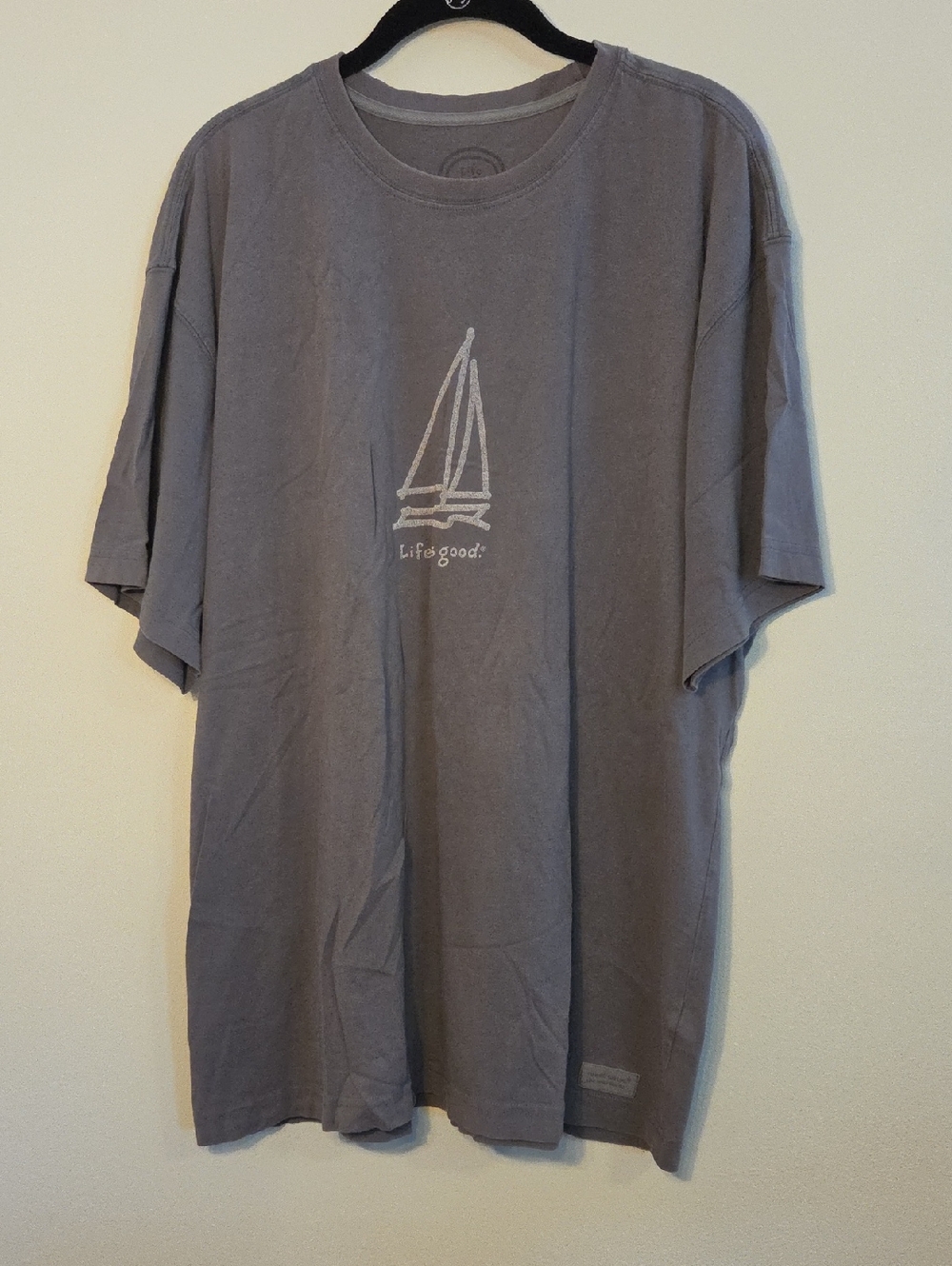 Life Is Good Men's Gray Sailboat Tee - Slate Graphic, XL